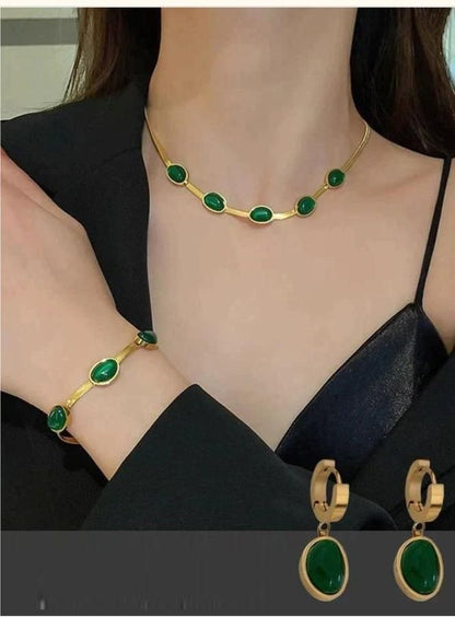 Elegance Redefined – Oval Green Crystal Pendant Necklace Set with Bracelet